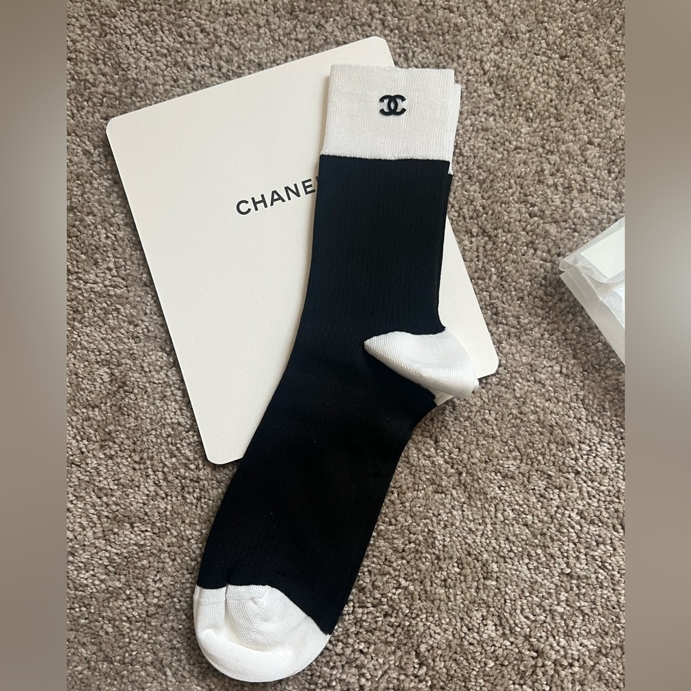Chanel 25K socks size medium black white cc logo